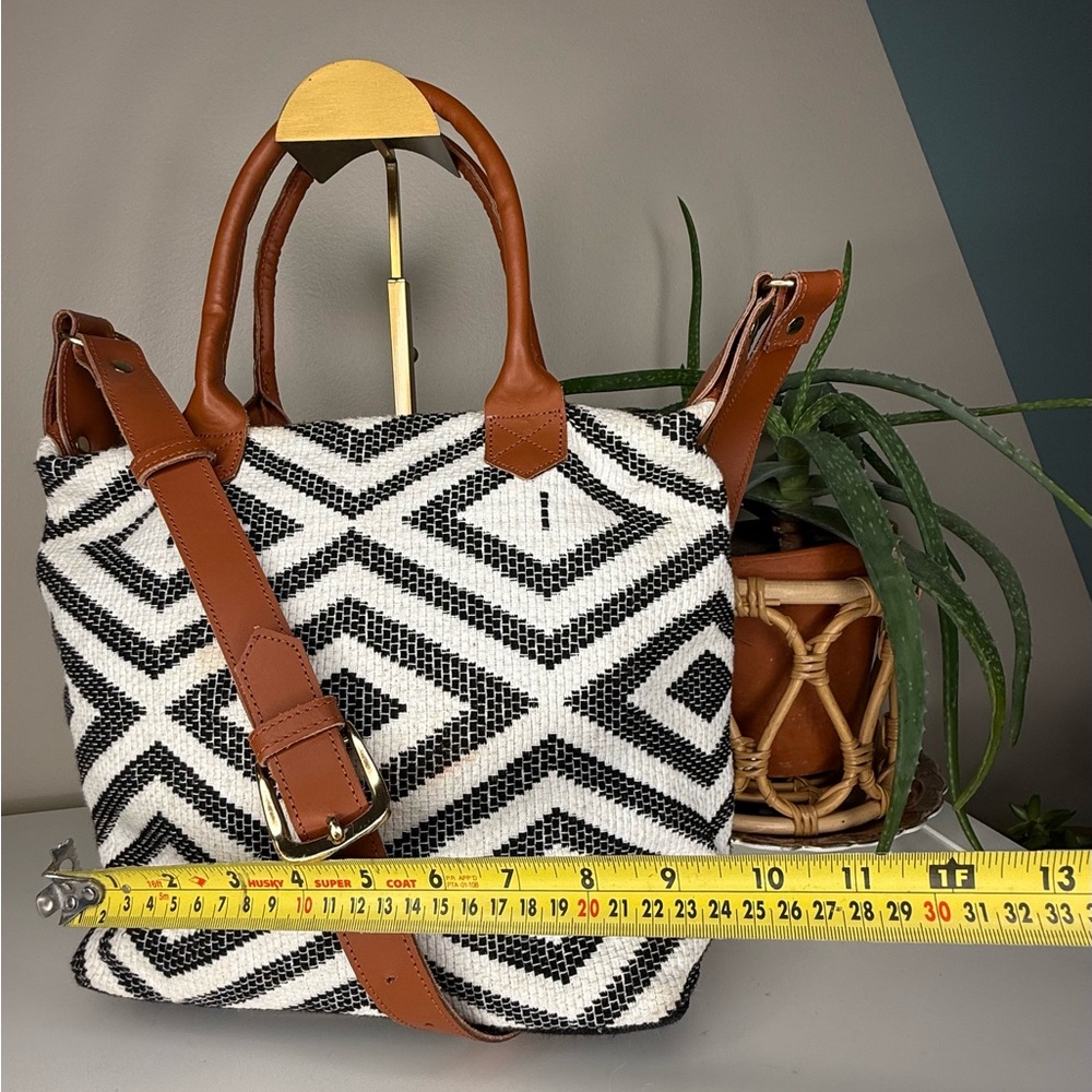 Rachel Zoe × Tribe Alive Geometric Woven Tote Bag Black White Tan Leather Straps - Picture 13 of 16